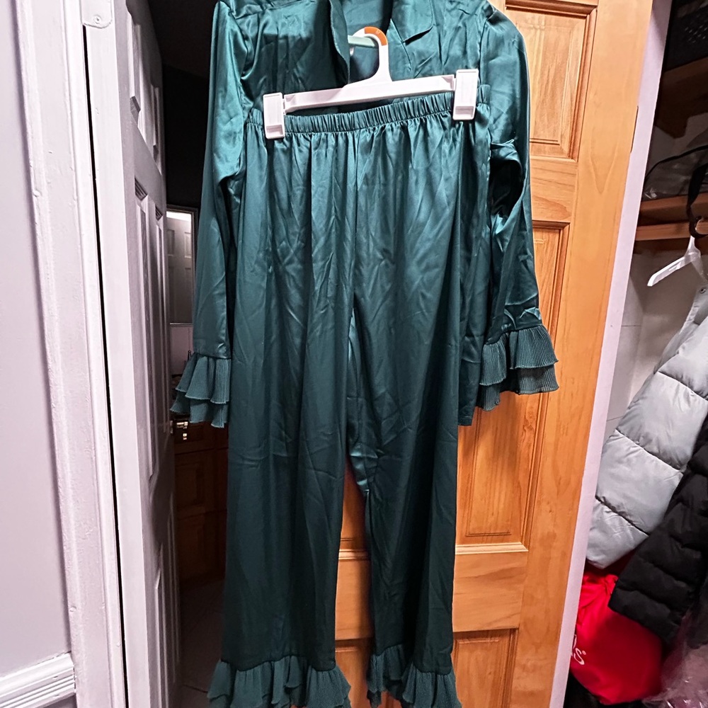 SHEIN Green Ruffled Pajama Set